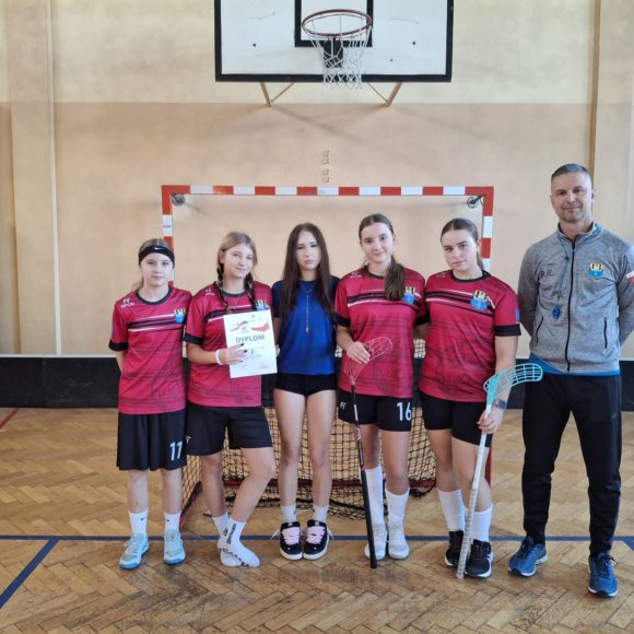 SP 3 Trzebinia – I miejsce w unihokeju dziewcząt.