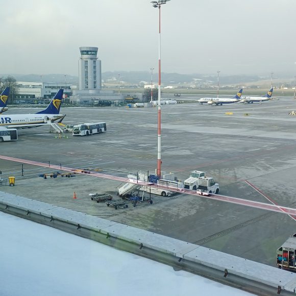 Odlotowa Lekcja! Klasa 5 Odkrywa Tajemnice Lotniska!