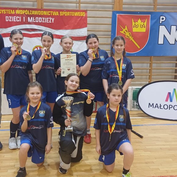 MISTRZYNIE MAŁOPOLSKI W UNIHOKEJU! WIELKI SUKCES UCZENNIC SP NR 3 W TRZEBINI!