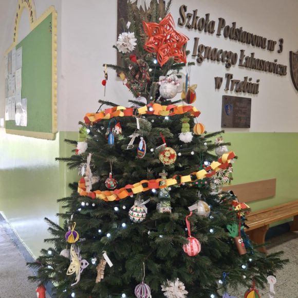 UBIERANIE SZKOLNEJ CHOINKI
