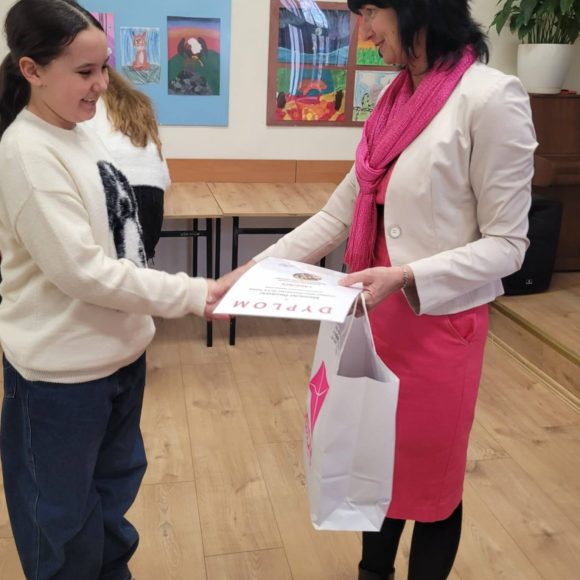 Powiatowy Konkurs Artystyczny „Ile szczęścia dają nam zwierzęta” rozstrzygnięty.