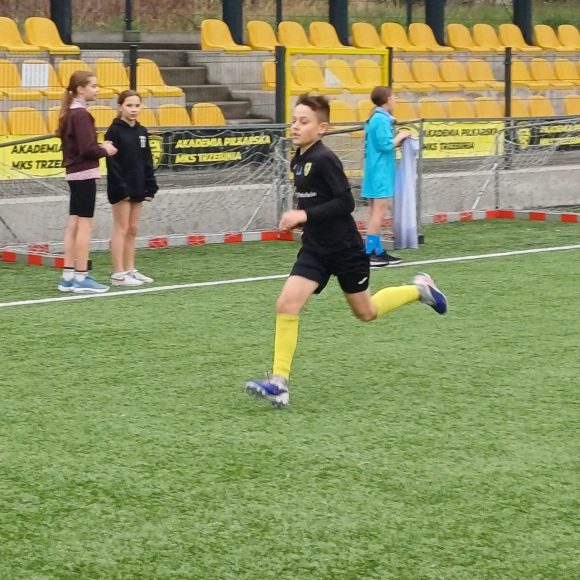 Zawody międzyszkolne w biegach przełajowych.