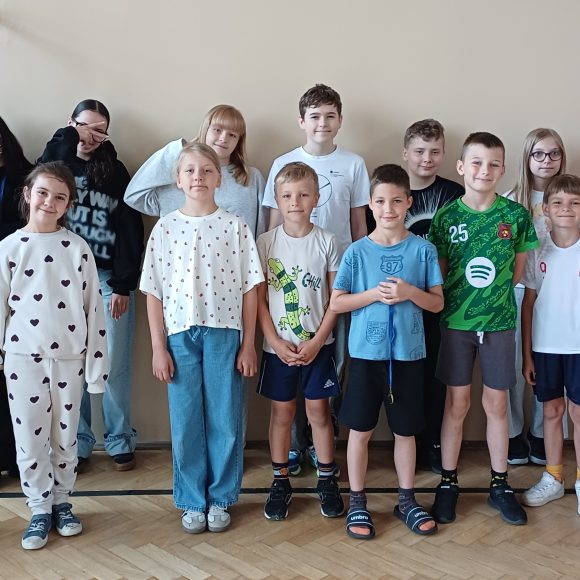 Sukces naszych uczniów na międzyszkolnych zawodach pływackich!